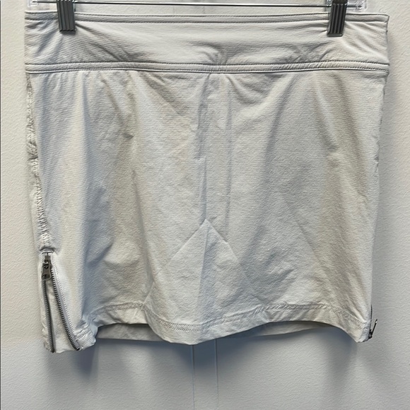 Athleta Women's Jenner Light Gray Skort Sz 2 Nylon stretch side zip - Picture 4 of 10